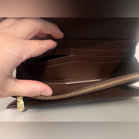 Louis Vuitton Damier Ebene Wallet with zipper pocket and card slots - Picture 9 of 12